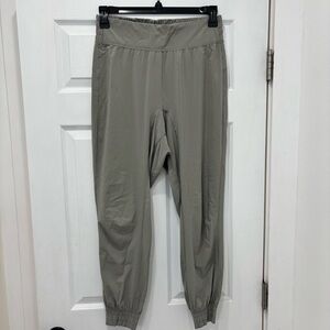 Lululemon Silver/Gray Jogger Pants Size 8